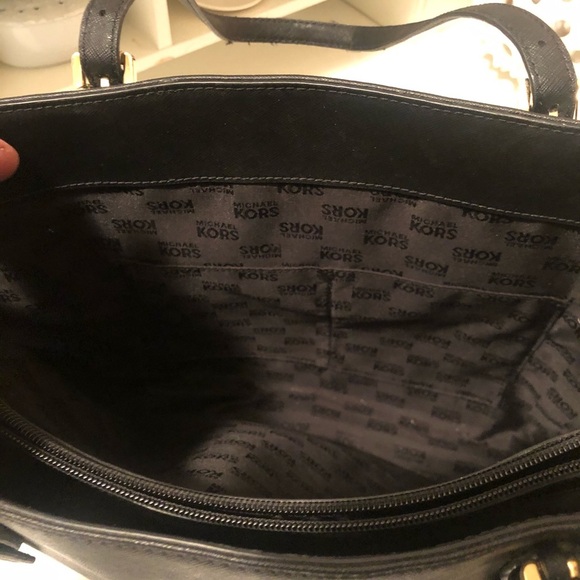 Michael Kors elegant bag with good conditions - Picture 16 of 16